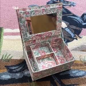 VINTAGE JEWELRY BOX